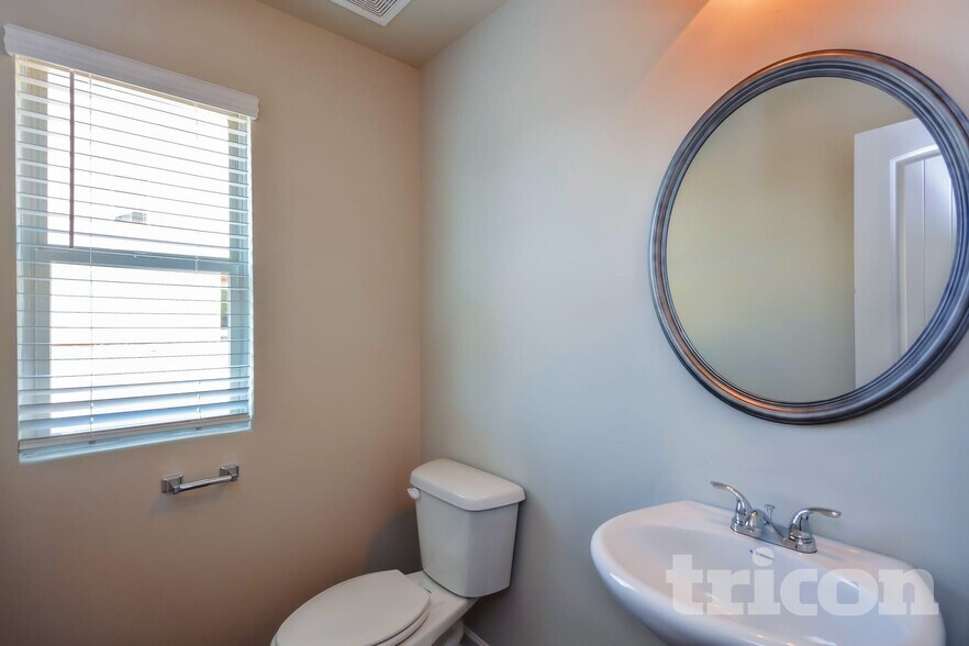 Building Photo - 35 Ascott Trace