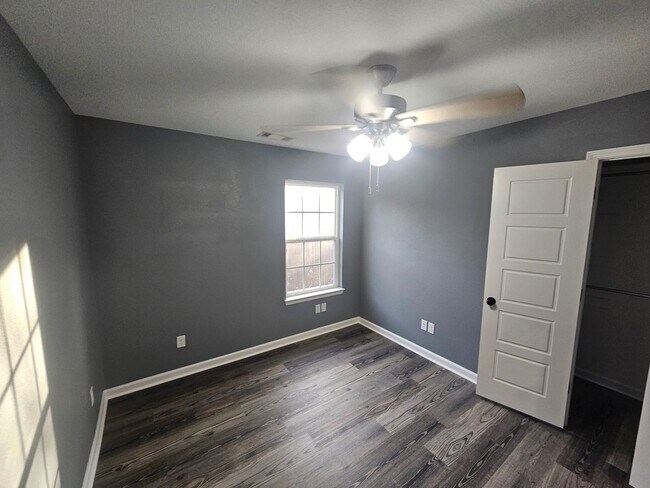 Building Photo - 4 bed 2 bath home in Benton