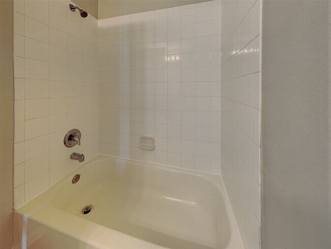 Building Photo - 21711 Falcongate Ct