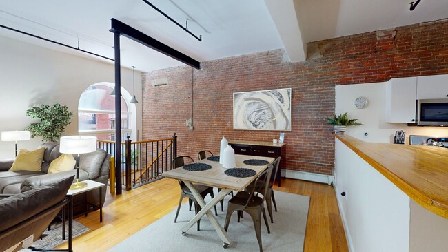 Building Photo - Back Bay 2 bed available 9/27/24