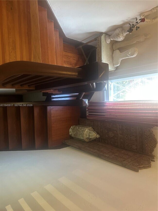 Building Photo - 915 Ferdinand St