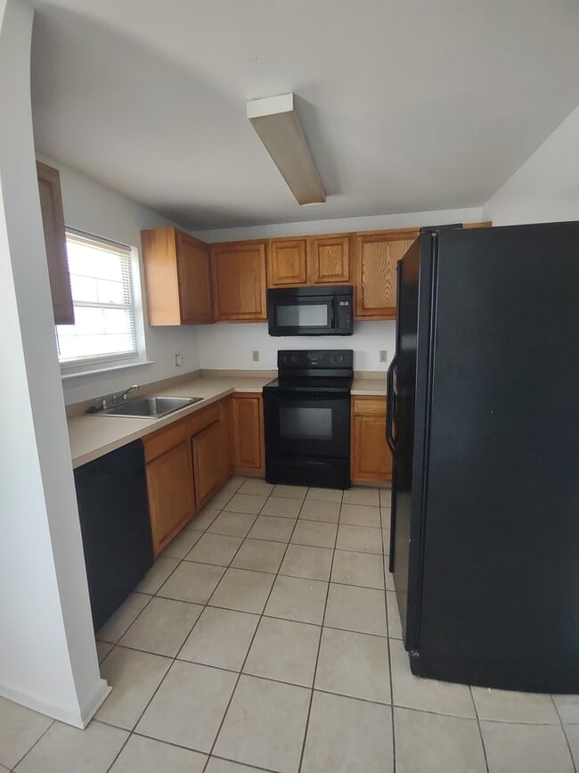 Building Photo - 404 S Claymont St