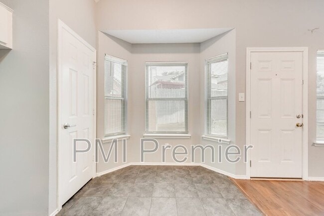 Building Photo - 1220 Royal Crescent Dr