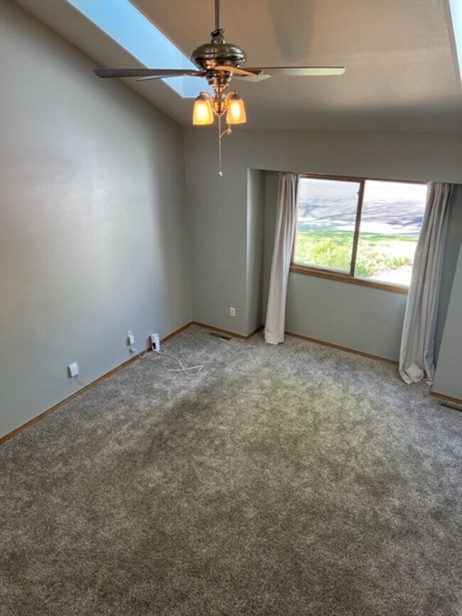 Building Photo - 3 Bedroom, 2.5 Bath Beautiful Ranch Style Home with 3 Car Attached Garage in West Fort Collins, CO