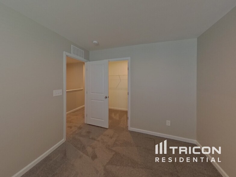 Building Photo - 106 Harborough Ave