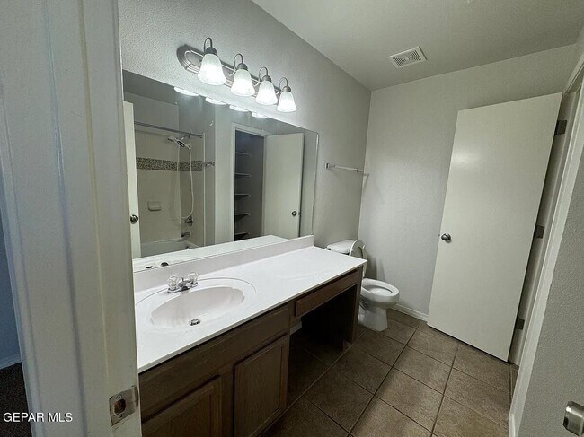 Building Photo - 10041 Paloma Dr