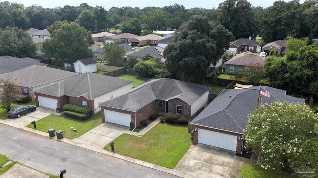 Building Photo - 609 Saleta St