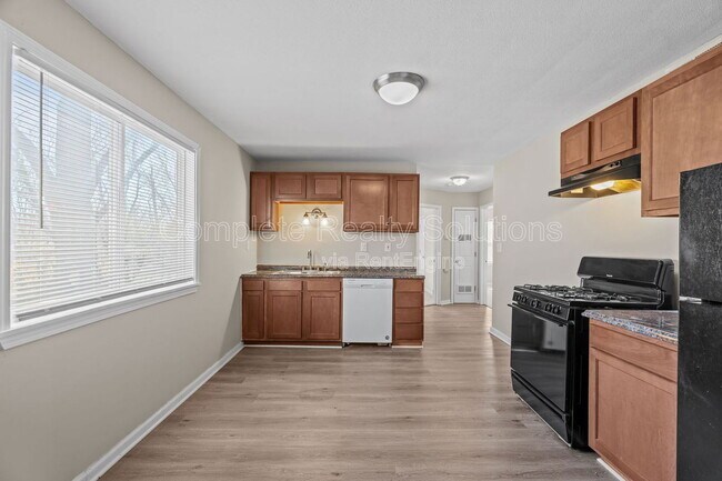 Building Photo - 9750 Lorna Ln