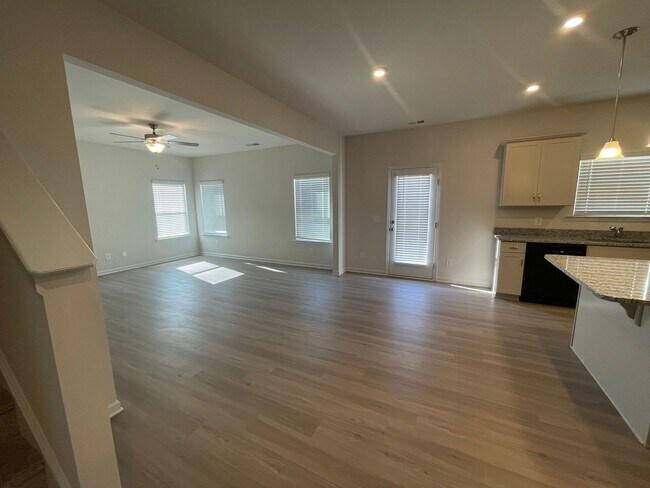 Building Photo - 7 Longbrook Dr.