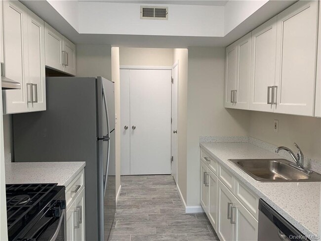 Building Photo - 3607 Whispering Hills Dr