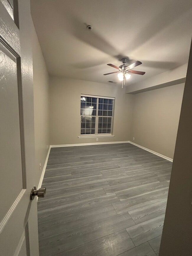 Building Photo - 3rd Level 3 Bedroom Condo in Ballantyne