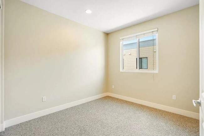 Building Photo - 3733 Egret Ln
