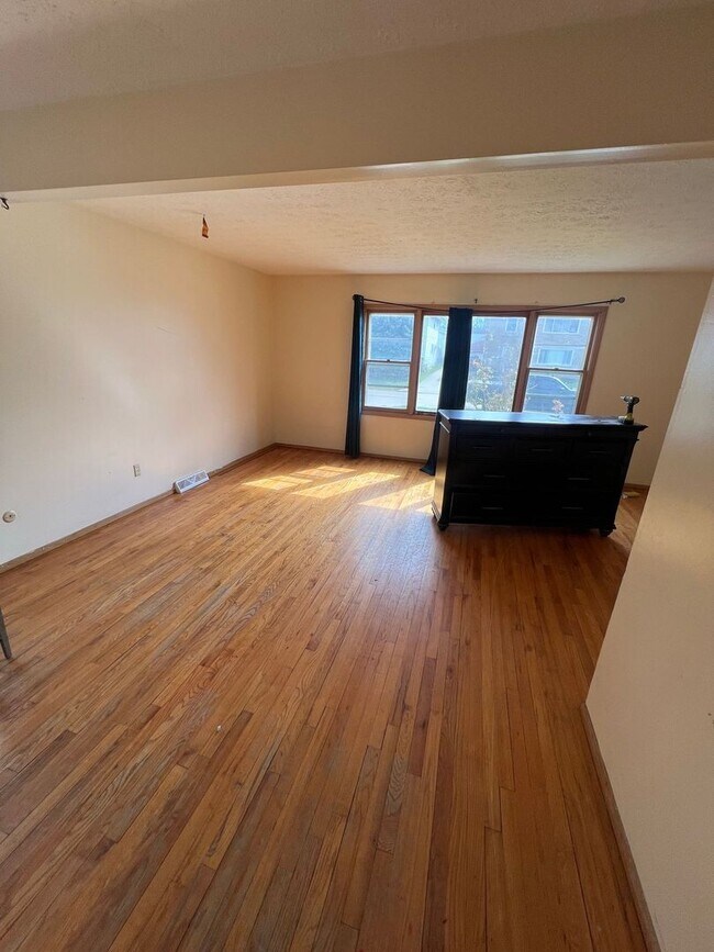 Building Photo - 534 E 208th St