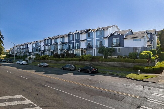 Building Photo - Modern 3-Story Tacoma Condo – Downtown Cit...