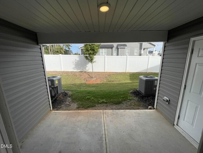 Building Photo - 1080 Peony Ln