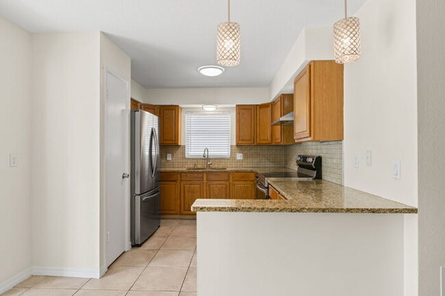 Building Photo - "Charming 3-Bed, 2-Bath Gem in St. Petersburg – 1200 Sq Ft of Cozy Living!"