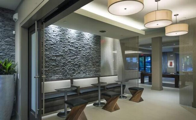 Building Photo - 2 bedroom in Houston TX 77024