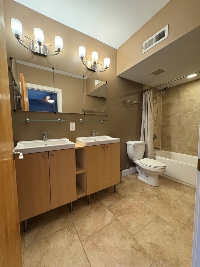 Building Photo - 4220 McPherson Ave