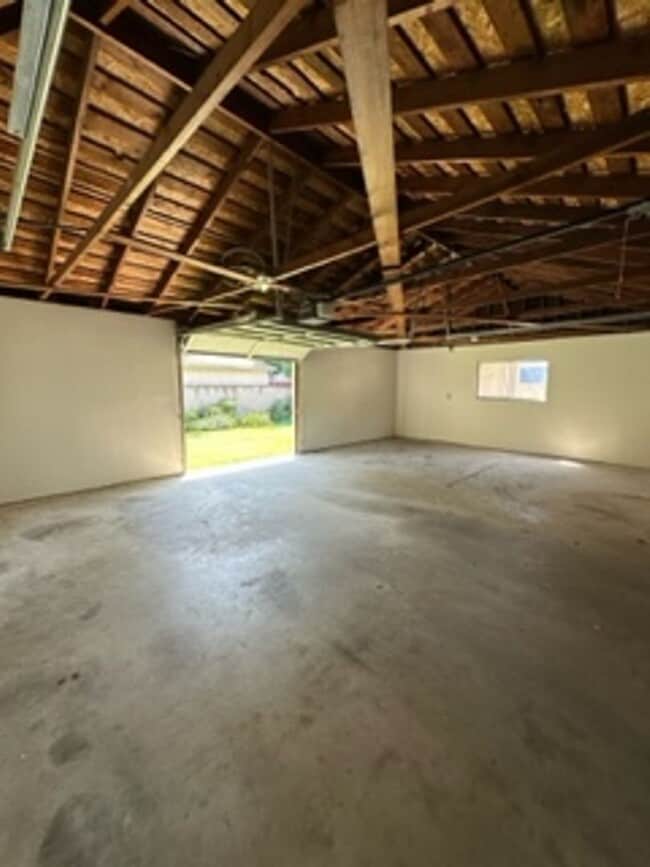 Building Photo - Beautiful Home in a Lovely Neighborhood! Available Spacious 2 Bedroom and Two Bathroom!