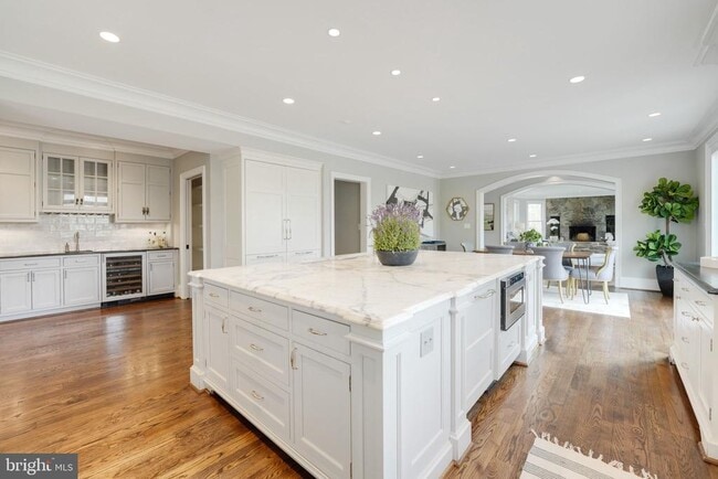 Building Photo - 9884 River Chase Way