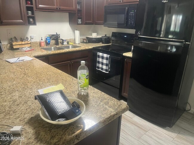 Building Photo - 10330 W Thunderbird Blvd