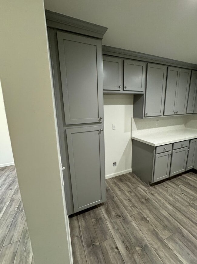 Building Photo - Cherokee Lane 1507-1509