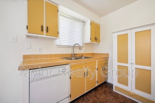 Building Photo - 3685 W 90th Pl