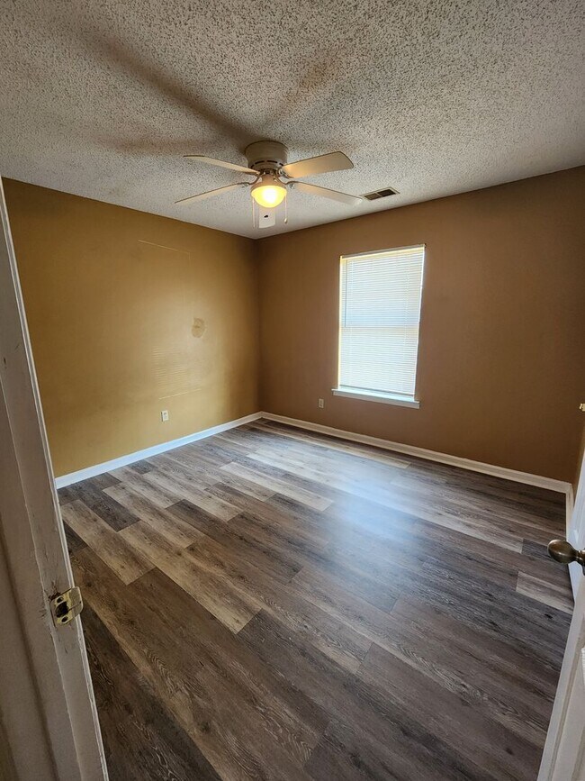 Building Photo - 102 Crosby Dr