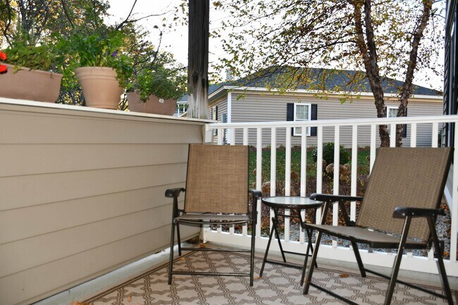 Building Photo - 80 Carriage Way