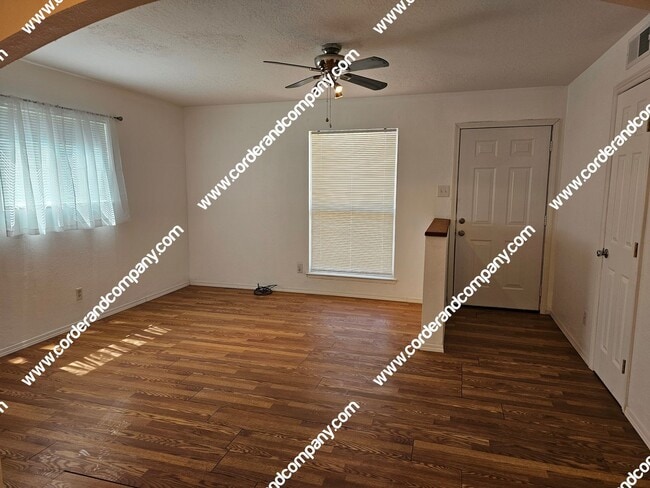 Building Photo - Nice 3 Bedroom, 2 Bathroom and 1,120 Sq Ft. Home Great Location in NE Heights.