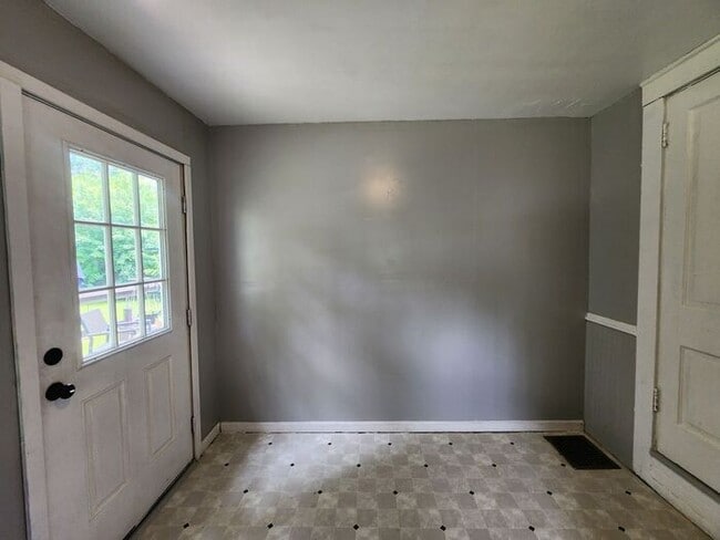 Building Photo - 2 Bedroom Duplex on the Northside