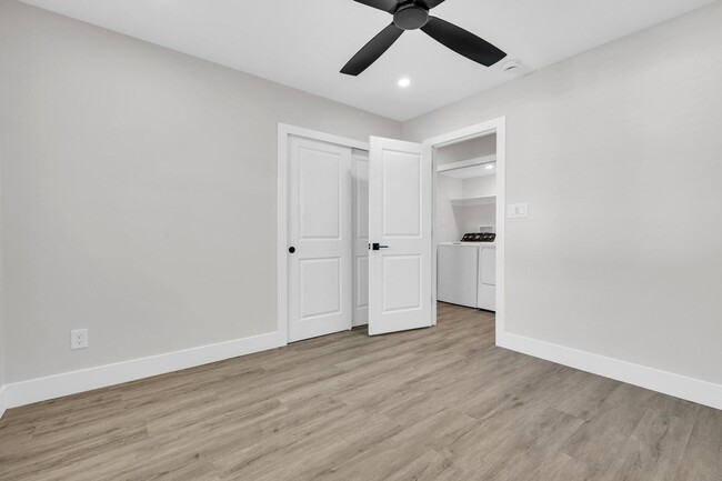 Building Photo - 6 BED/4 BATH Complete remodel with backyard pool & bar