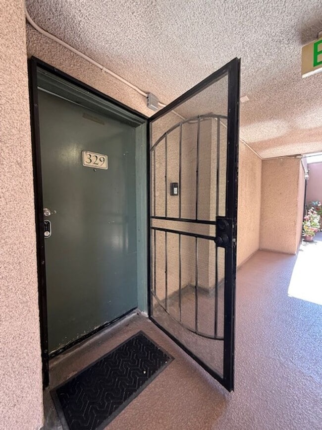 Building Photo - Remodeled 1bed/1bath right in the heart of...