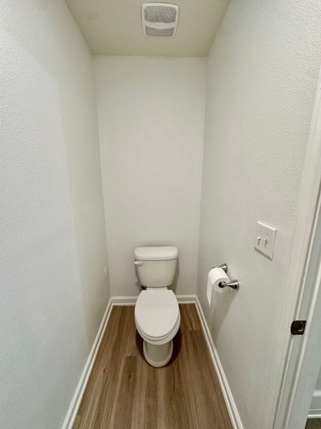 Building Photo - Beautiful 4/2/2 newer home for rent w/ community pool, playground, picnic area!