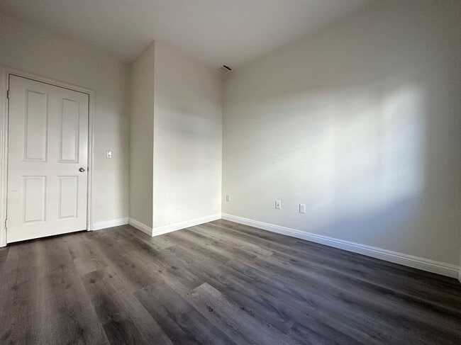 Building Photo - 5 BEDROOM HOME FOR LEASING IN West Covina