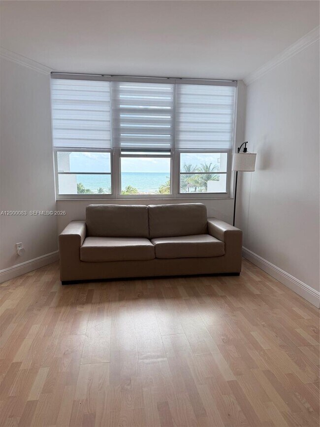 Building Photo - 100 Lincoln Rd