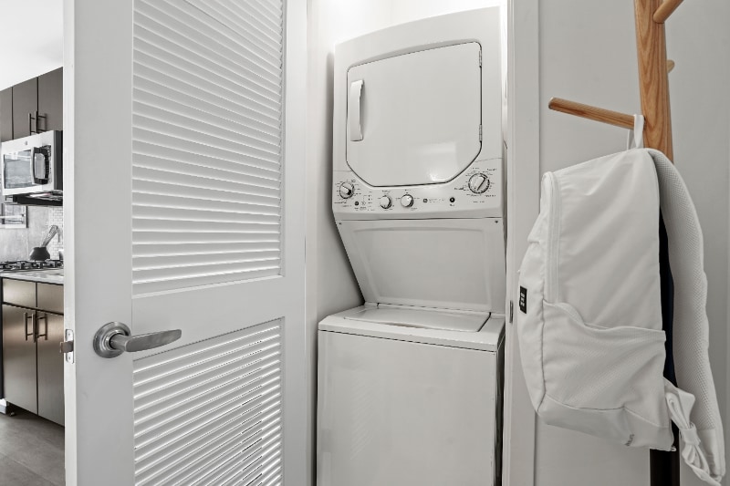 Building Photo - 158 W Superior St