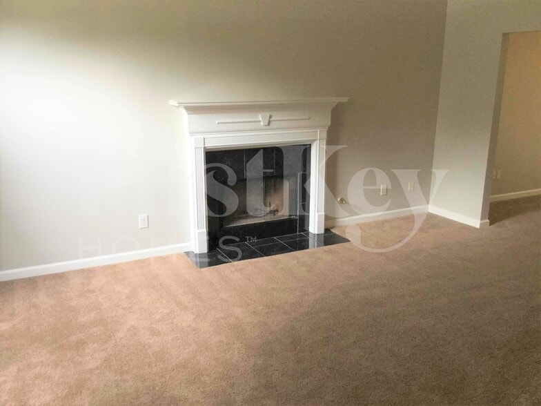 Building Photo - 2324 Sandspring Dr SW