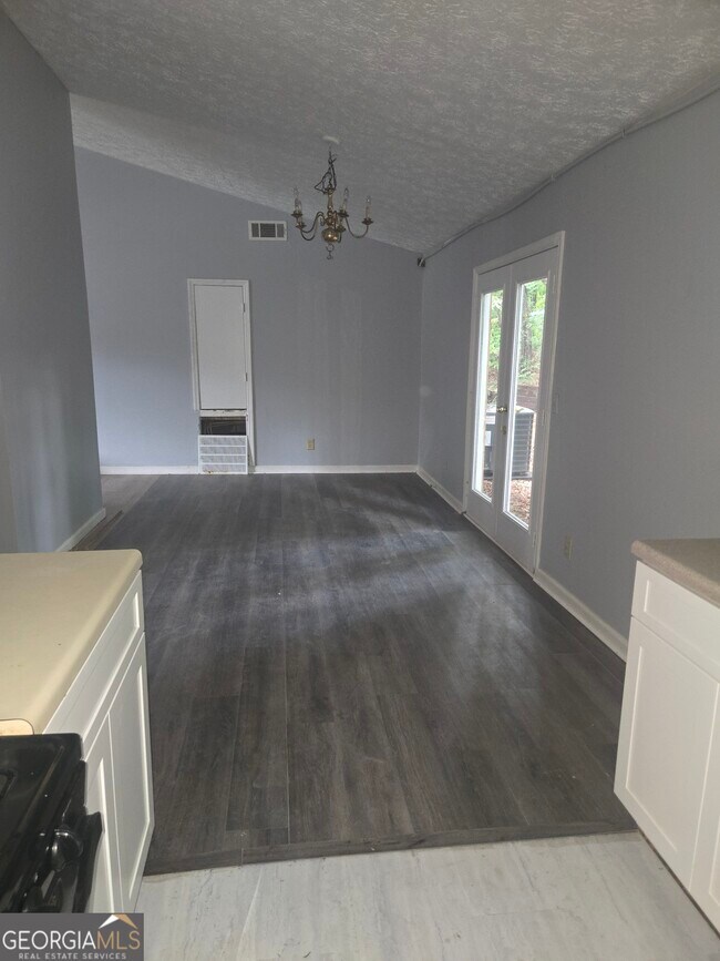 Building Photo - 139 River Oaks Dr