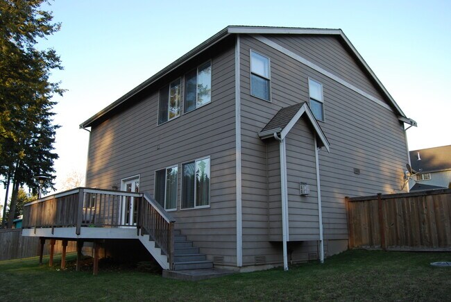 Building Photo - Spacious Two-Story in Port Orchard