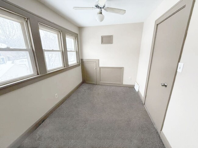 Building Photo - 2 BED, 1 BATH BEAUTIFIL SINGLE-FAMILY HOME IN EUCLID!