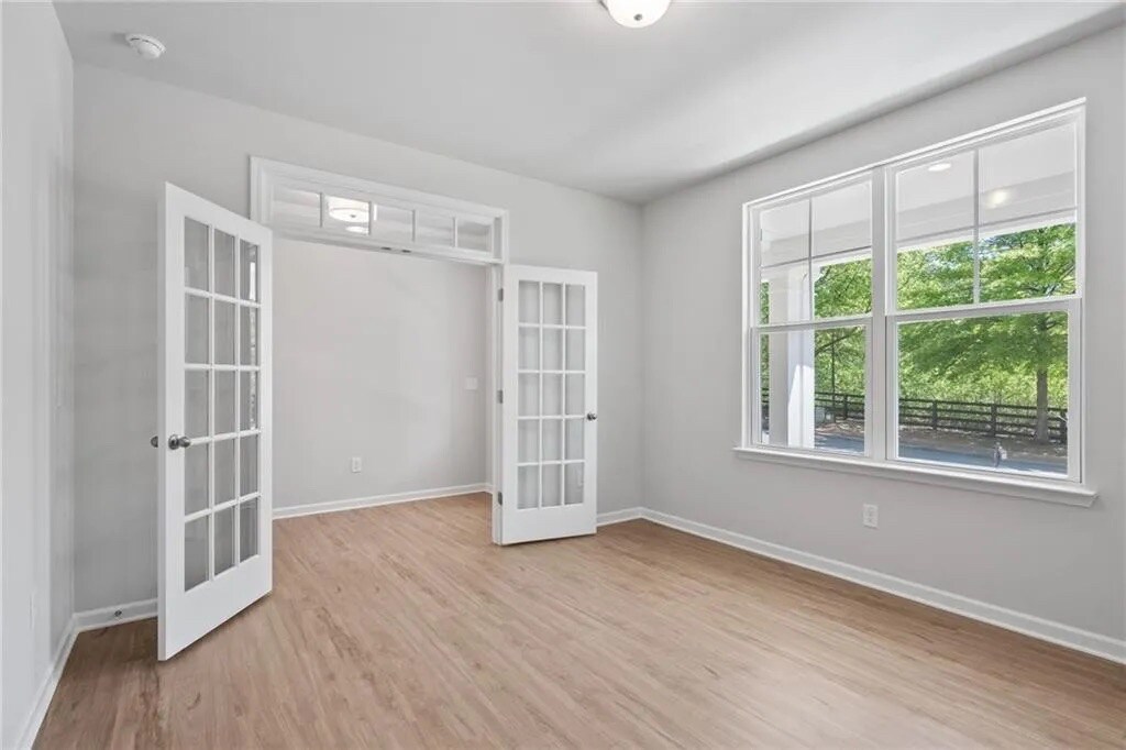 Building Photo - Room in House on Riverwood Dr