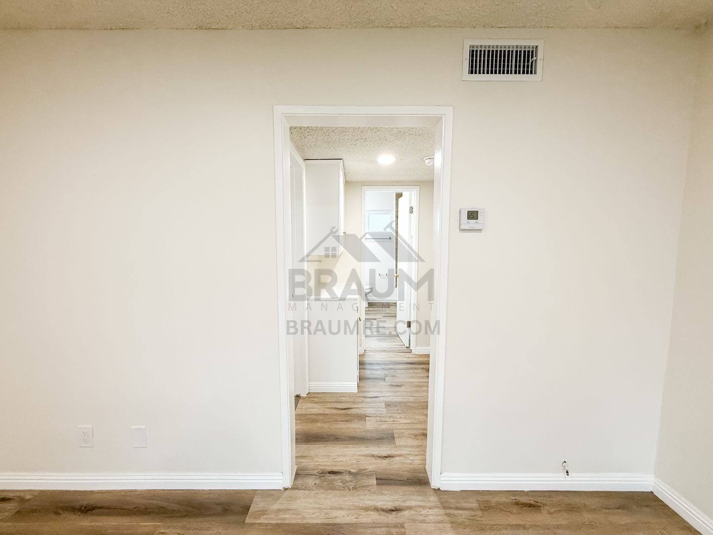 Building Photo - 6039 Whitsett Ave