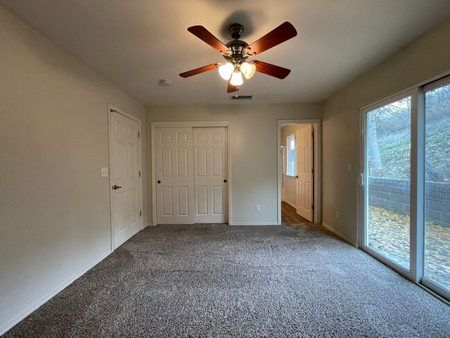 Building Photo - 3895 Hillcrest Dr