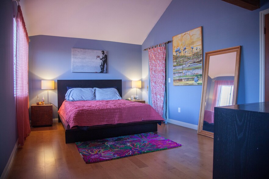Primary Bedroom - 301 Broadway St