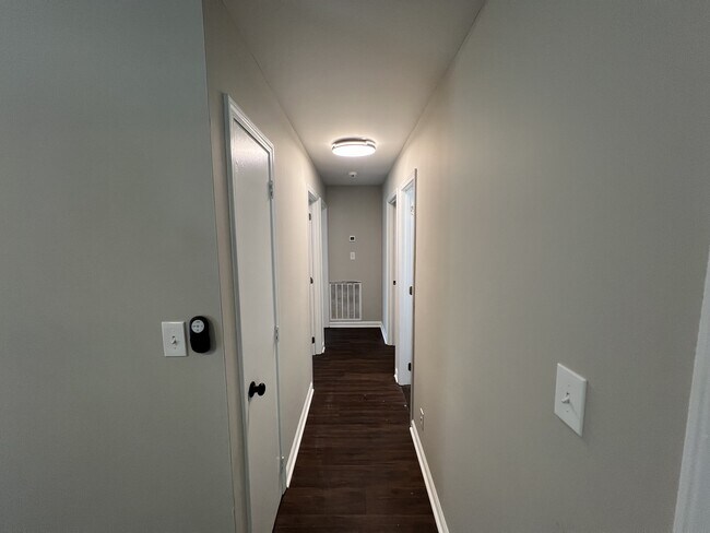 Building Photo - 567 Jacquie Dr