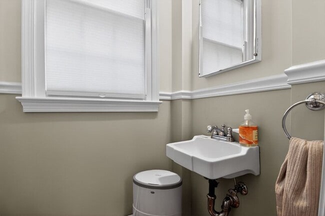 Building Photo - 4825 Butterworth Pl NW