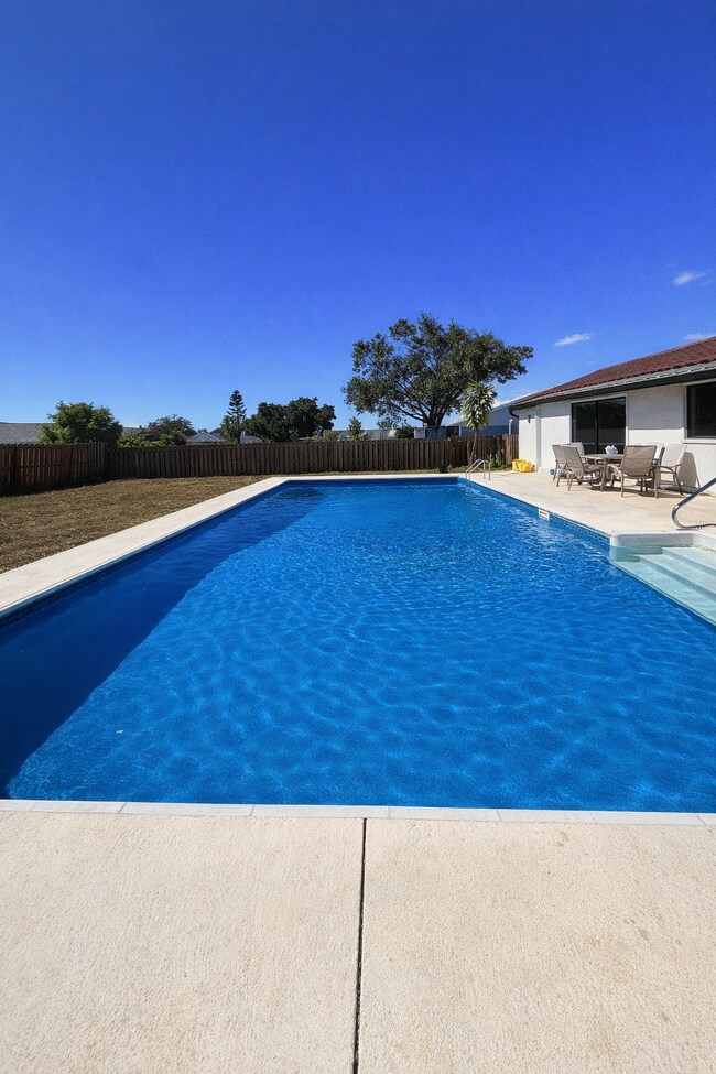 Building Photo - 8127 Chesebro Ave