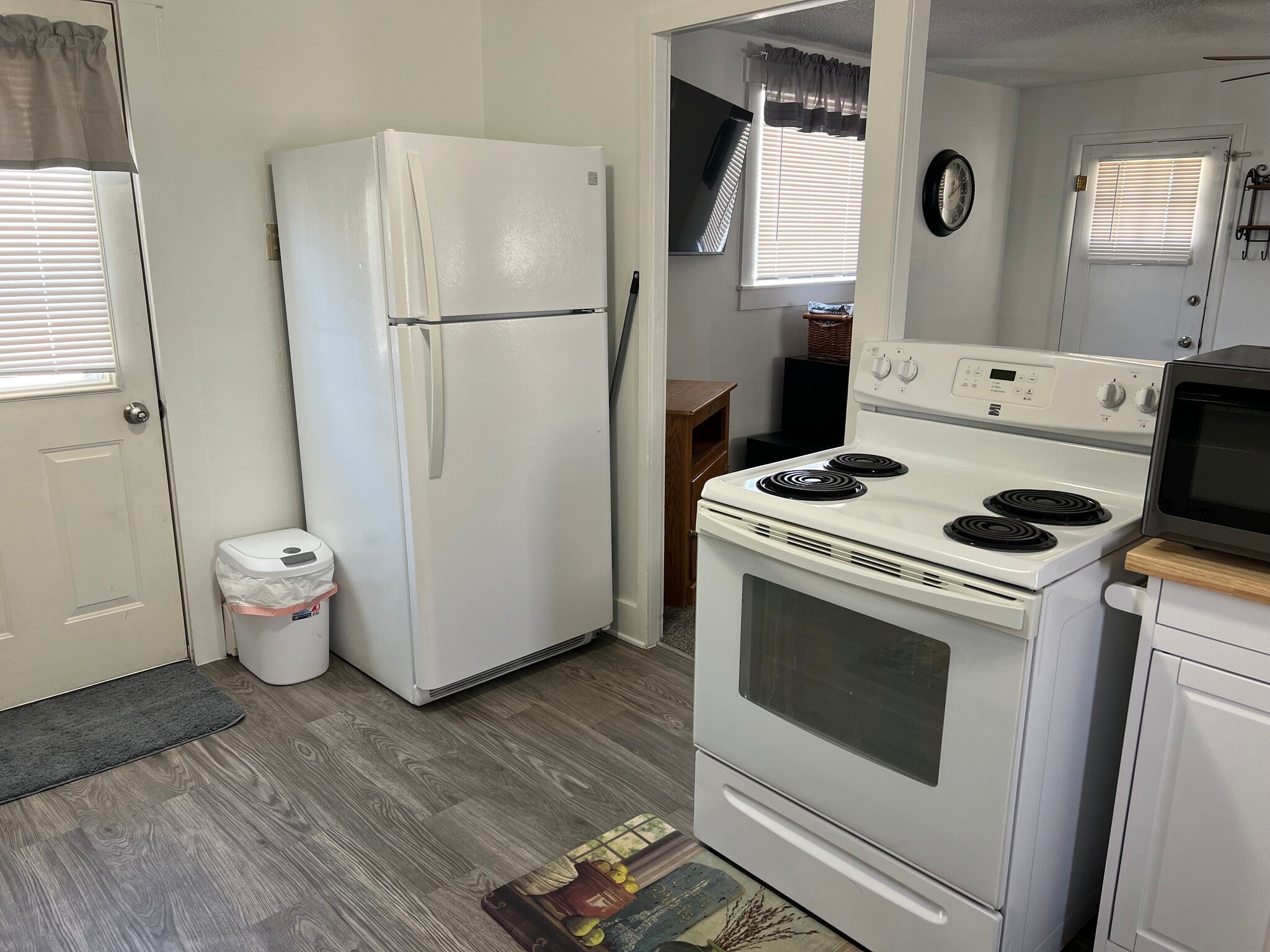 Building Photo - 506 S 5th Ave