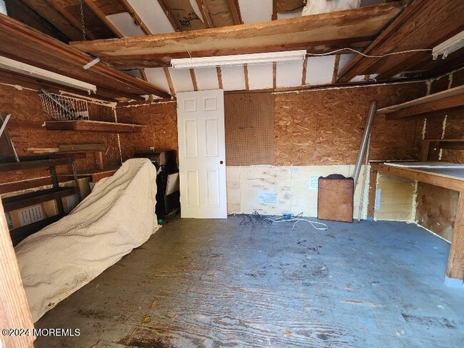 Building Photo - 43 Shoreland Terrace